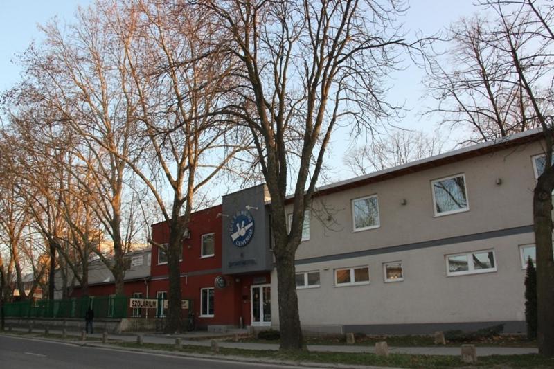 Teke Bowling Centrum Es Sport Panzio Szeged Bilik gambar