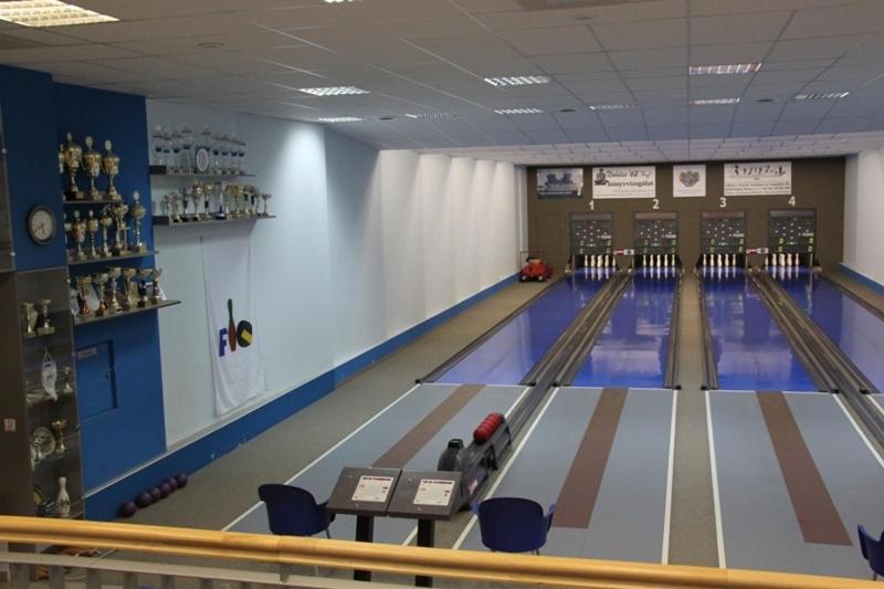 Teke Bowling Centrum Es Sport Panzio Szeged Luaran gambar